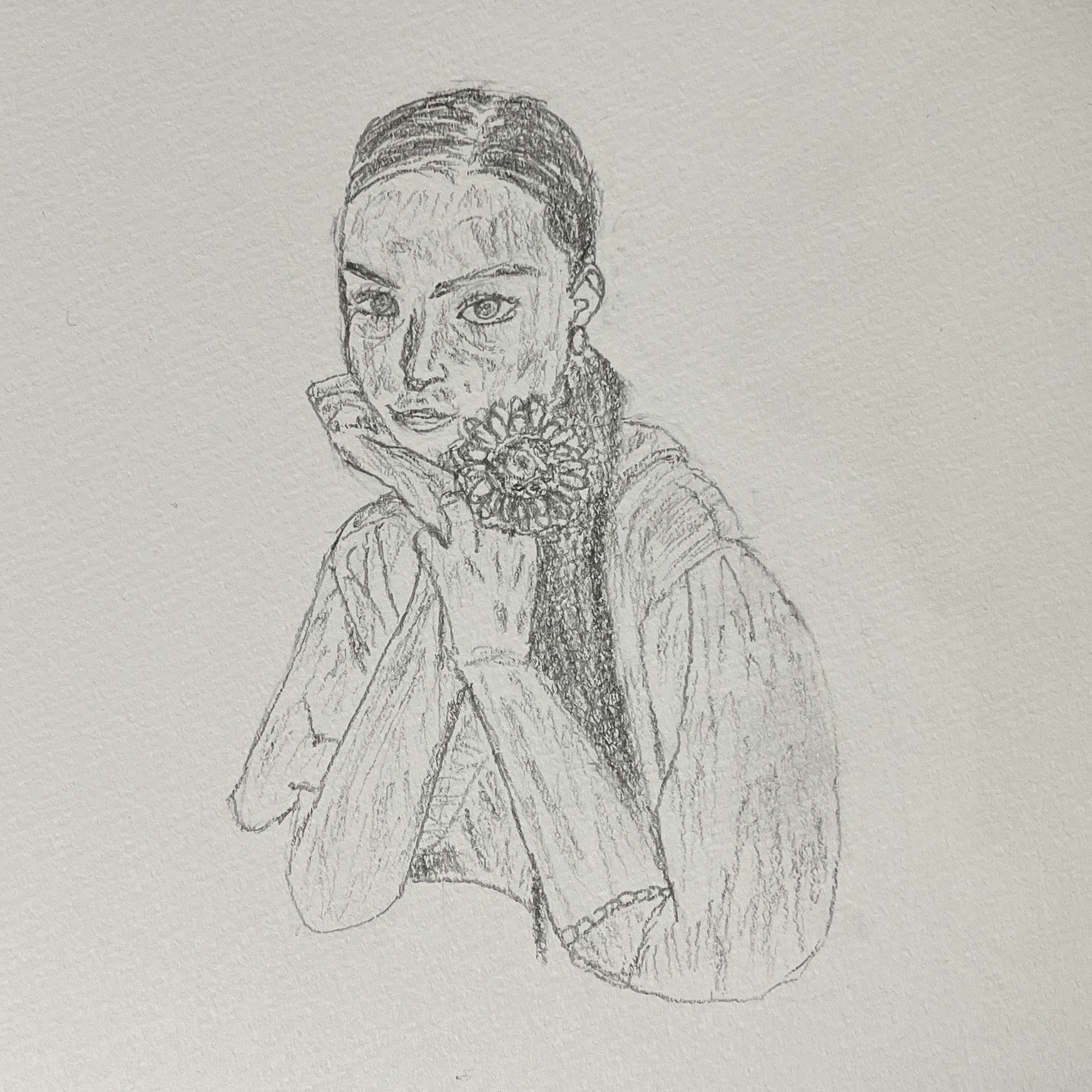 左手に花を持つ女性